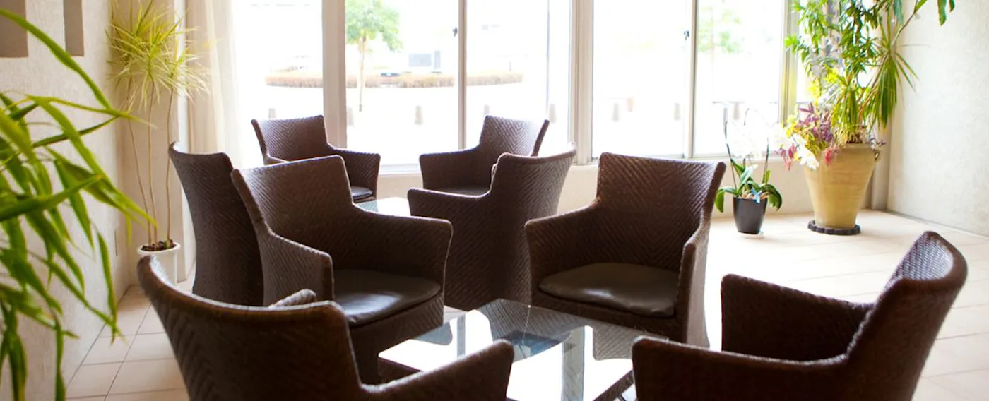 清潔感あふれるロビーでごゆっくりお過ごしください