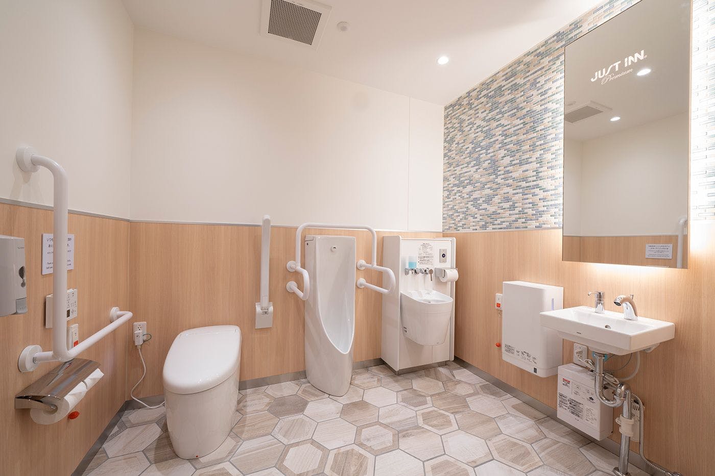 สิ่งอำนวยความสะดวกในอาคาร｜ชั้น 1・ห้องน้ำสำหรับผู้พิการ