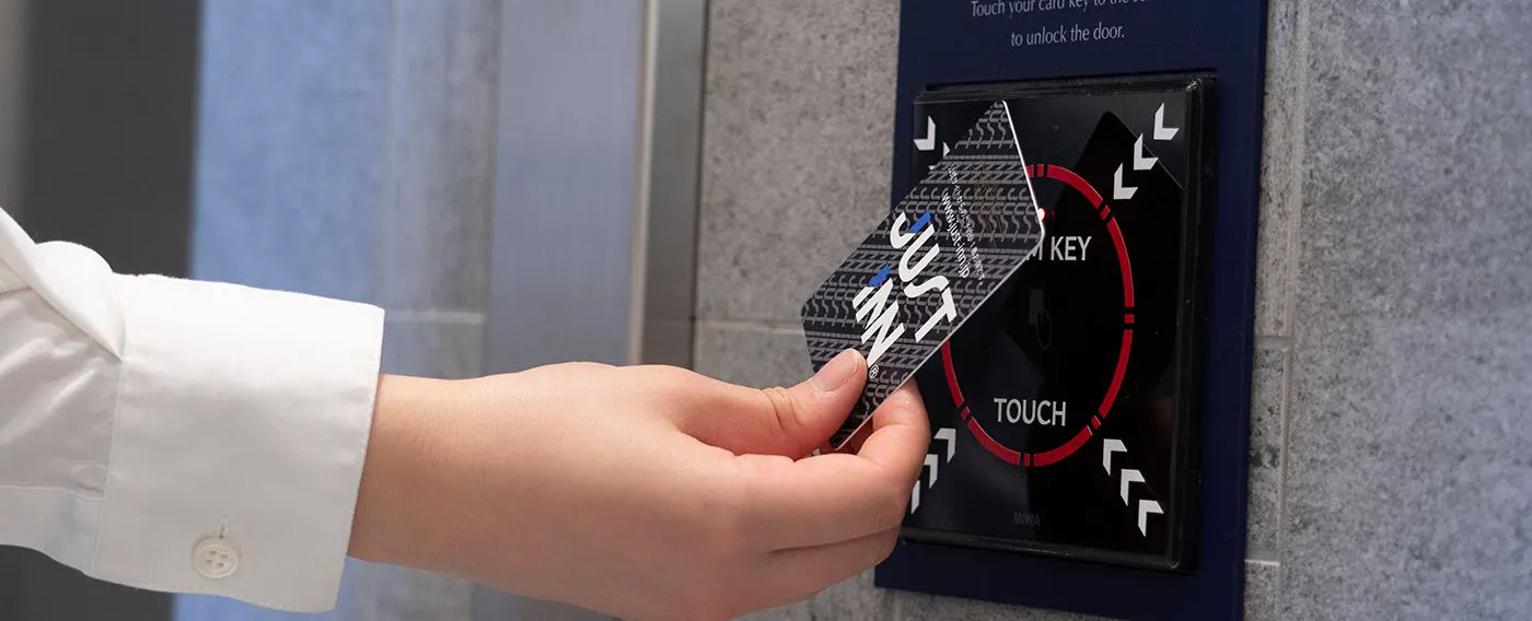 สิ่งอำนวยความสะดวกในโรงแรม|ลิฟต์พร้อมระบบรักษาความปลอดภัย