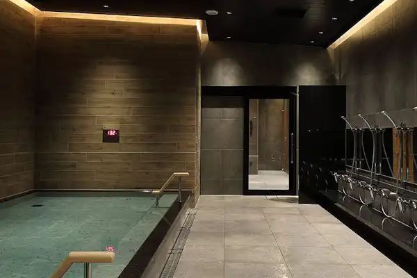 ห้องอาบน้ำรวมขนาดใหญ่