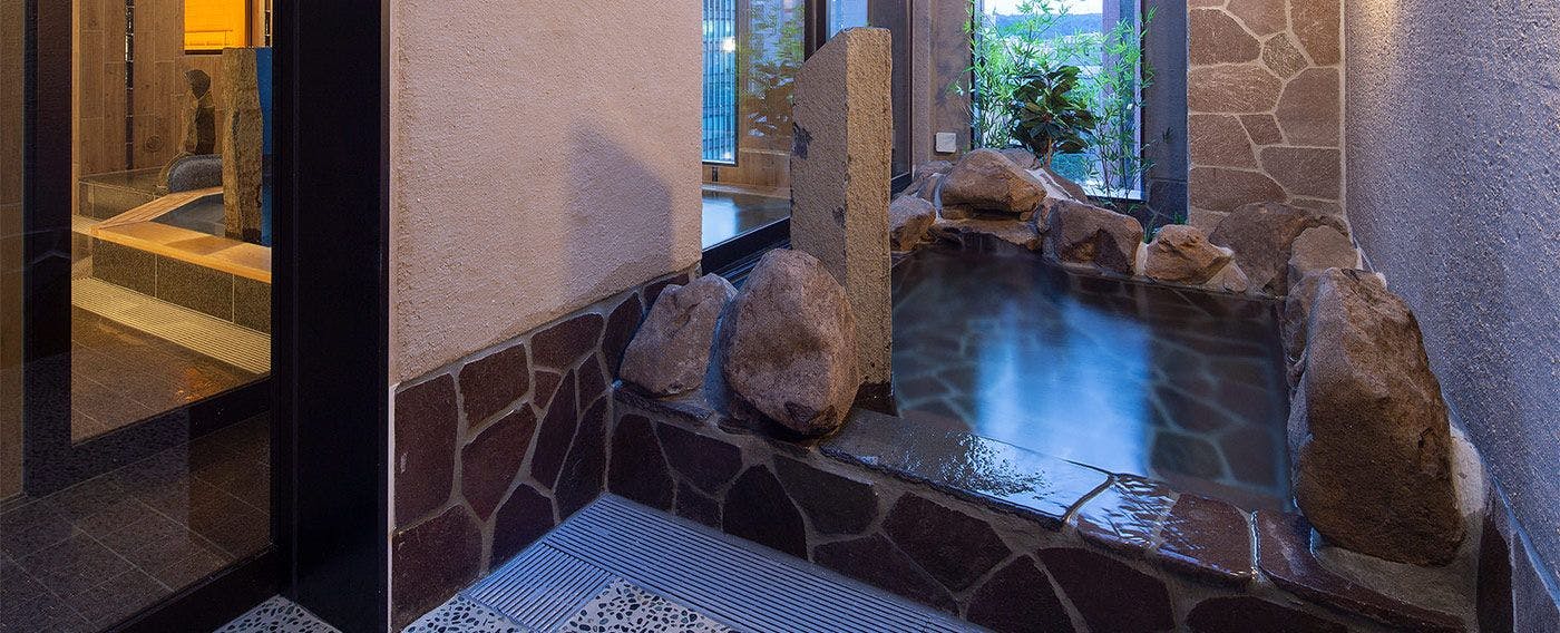 บ่อน้ำพุร้อนกลางแจ้งสำหรับผู้หญิง