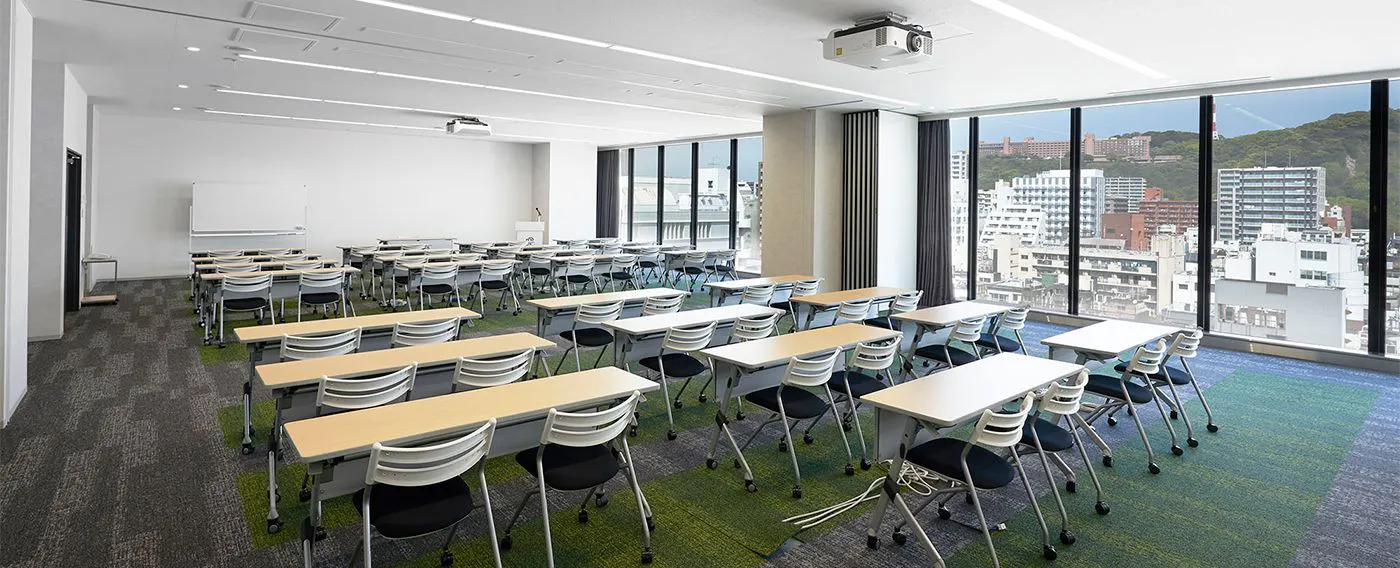 회의실 (200㎡ / 2분할 가능) 유료 (스쿨 최대 72명 / 전체).