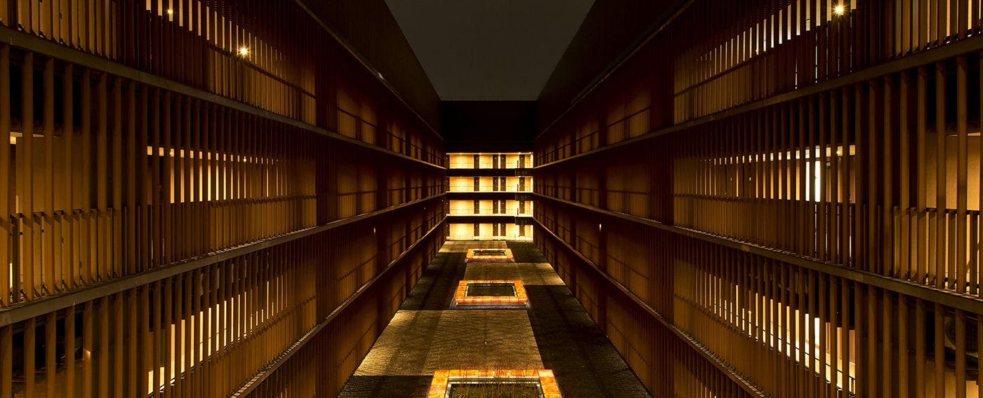 ลานกลางแจ้ง (ตอนกลางคืน)