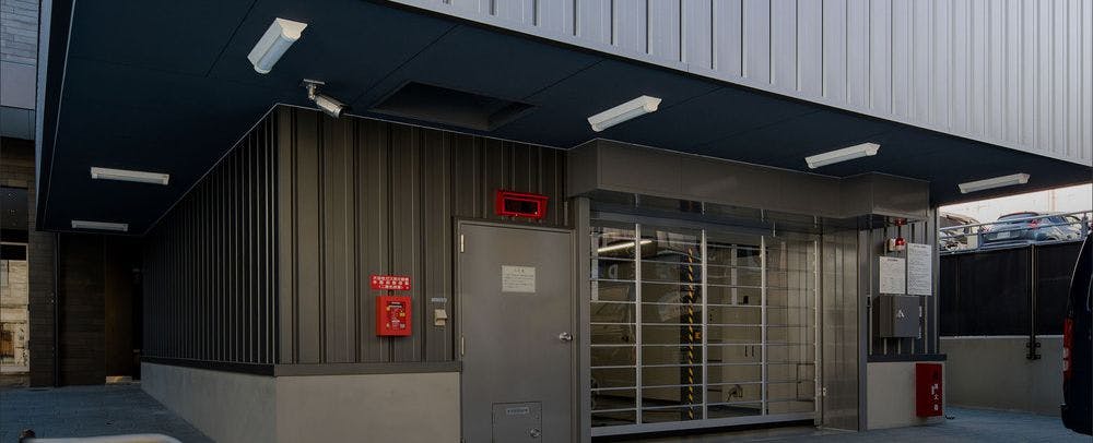 ที่จอดรถหลายชั้น (มีค่าใช้จ่าย)