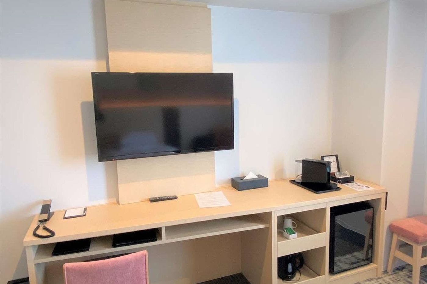 ห้องซูพีเรียทวิน บริเวณรอบโต๊ะ