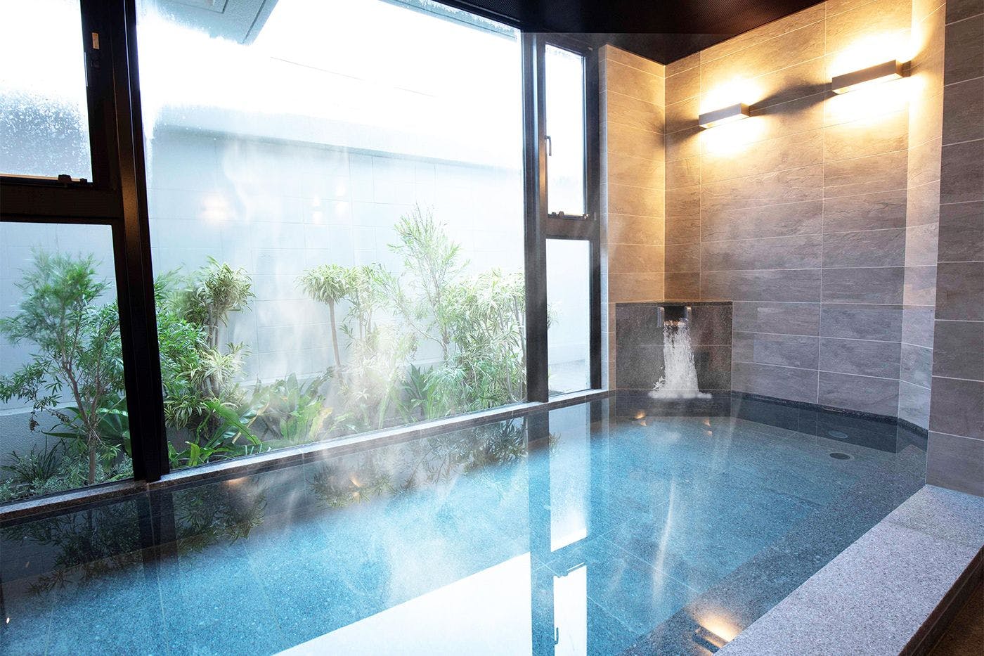 長い旅の疲れを癒す大浴場