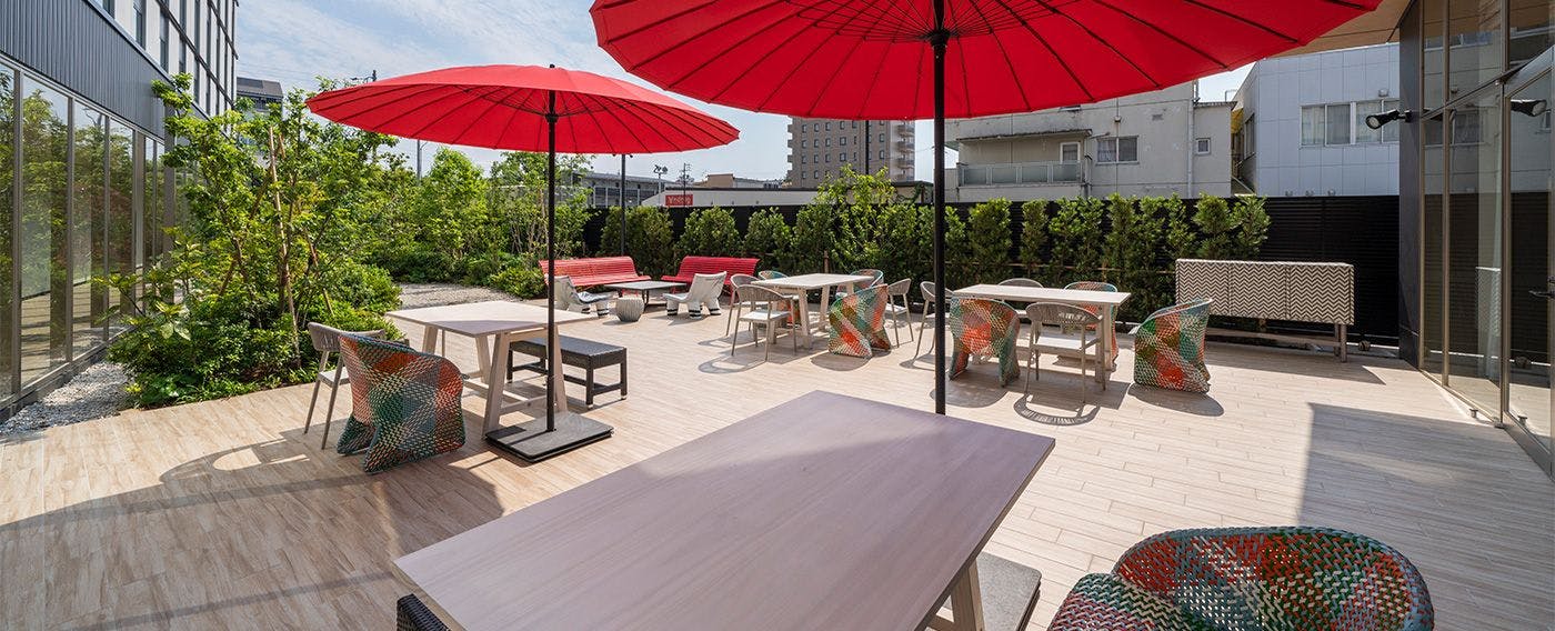 Ruang tamu dan teres untuk tetamu