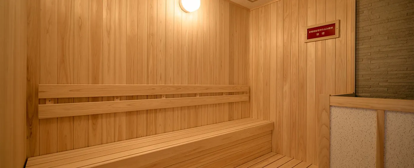 ห้องอาบน้ำรวมพร้อมซาวน่าและบ่อน้ำเย็น