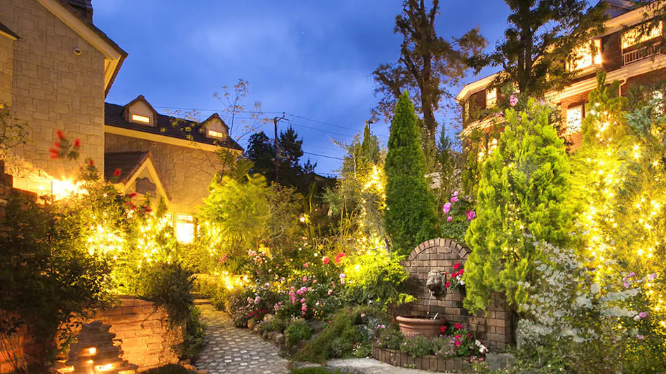 Auberge of the Little Forest - Clarisse of the Flower Forest
