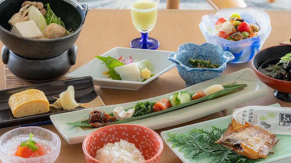 Kaike Onsen Kaike Tsuruyama Sarasa no Yado: A Lodge that Plays the Melody of the Four Seasons