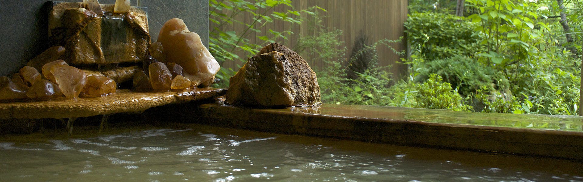 a_002.jpg?auto=compress,format