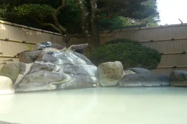 น้ำพุร้อนโอวาคุดานิ (น้ำขุ่น)