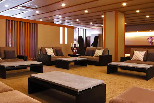 อ่างอาบน้ำกลางแจ้งบนท้องฟ้า