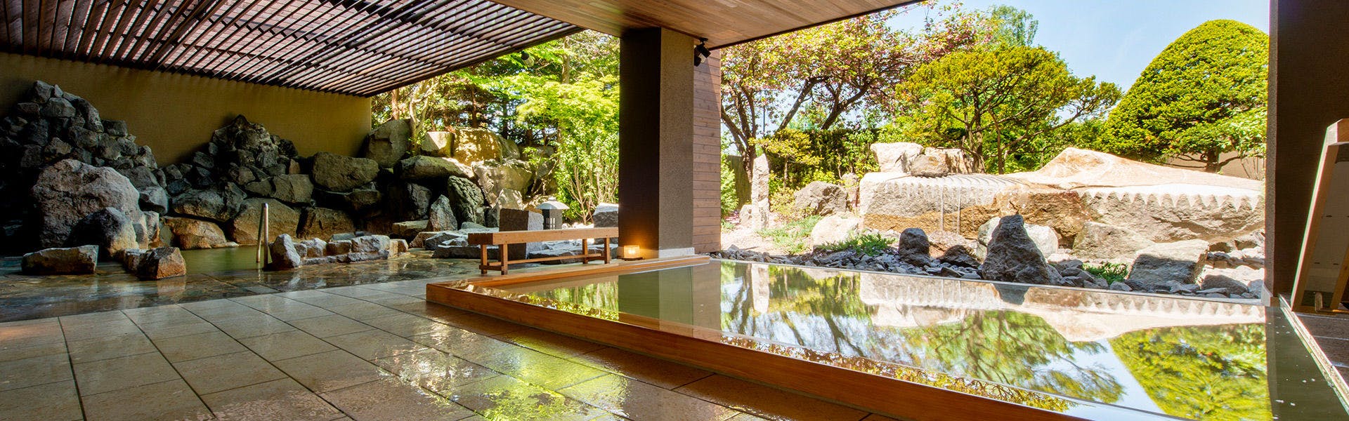 อ่างอาบน้ำกลางแจ้ง