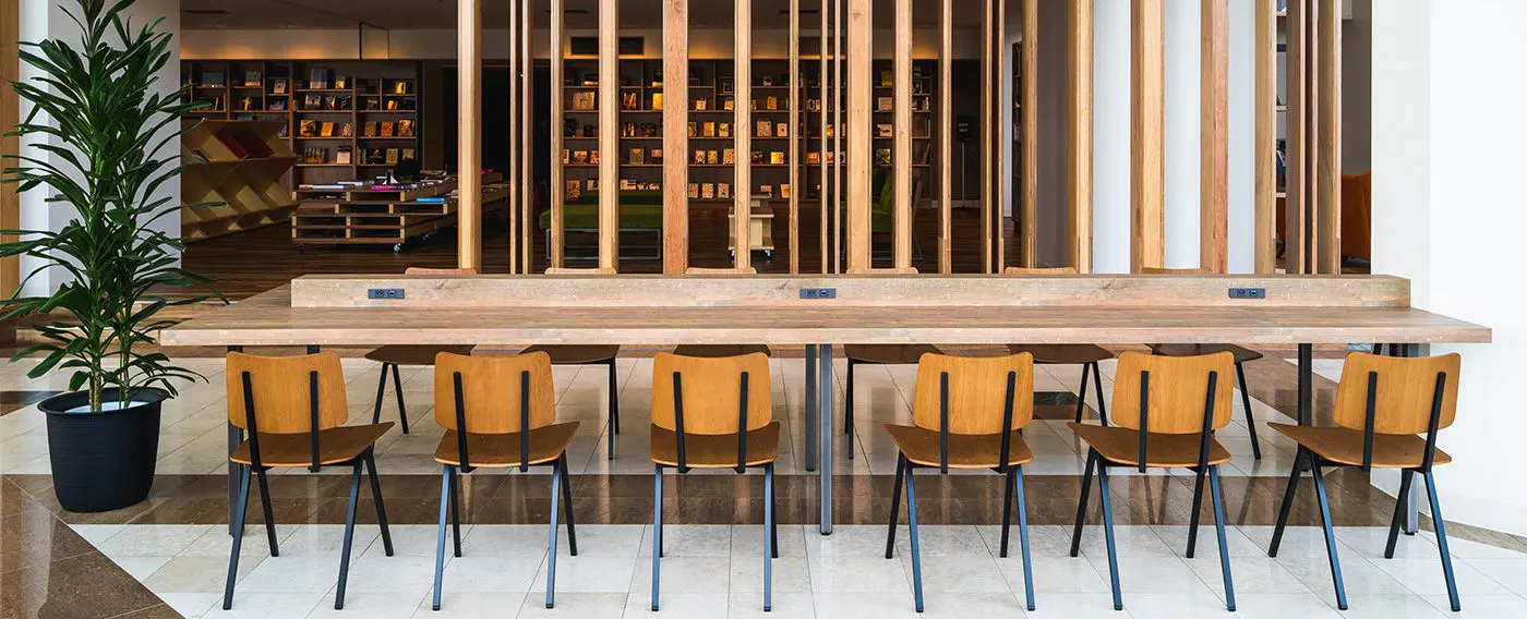 ห้องสมุด & คาเฟ่ 'BLOSSOM COFFEE'