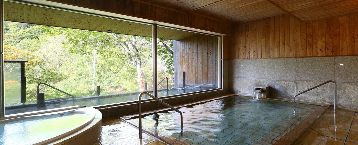 志賀高原　白い温泉　渓谷の湯