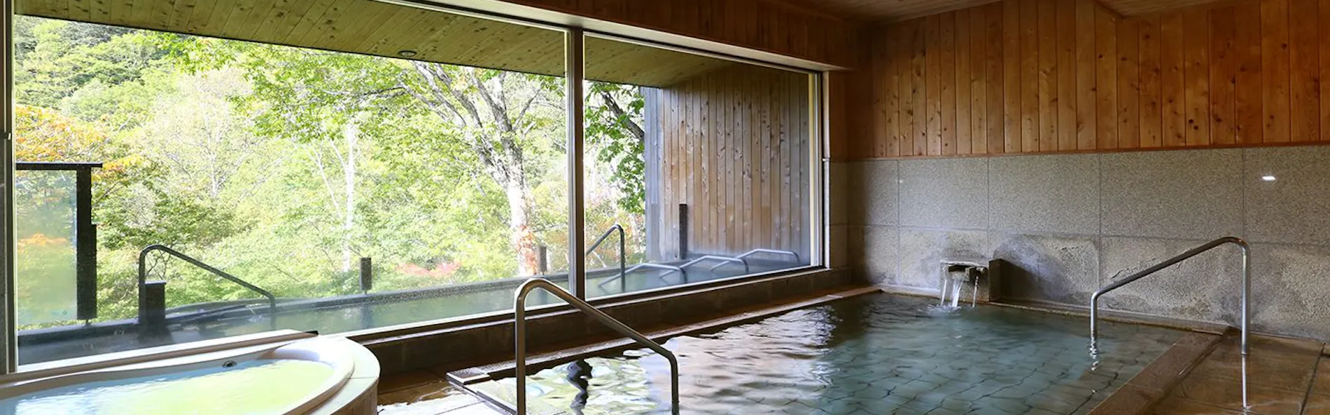 志賀高原 白い温泉 渓谷の湯