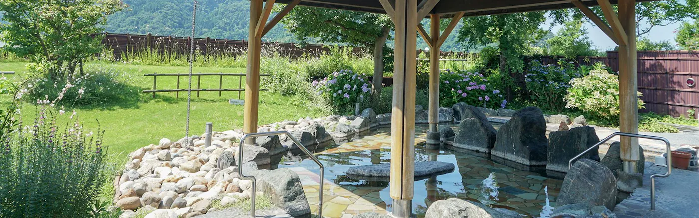 WineryRetreat ヴィネスパ byカーブドッチ：東屋のある露天風呂