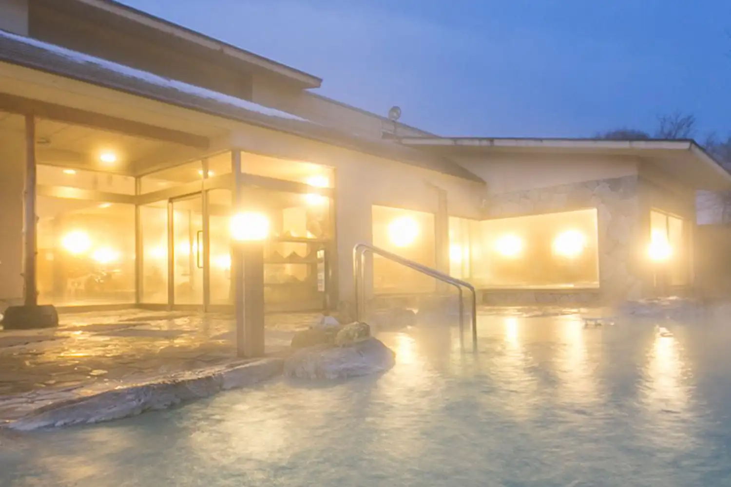 สวนออนเซ็นกลางแจ้งขนาดใหญ่