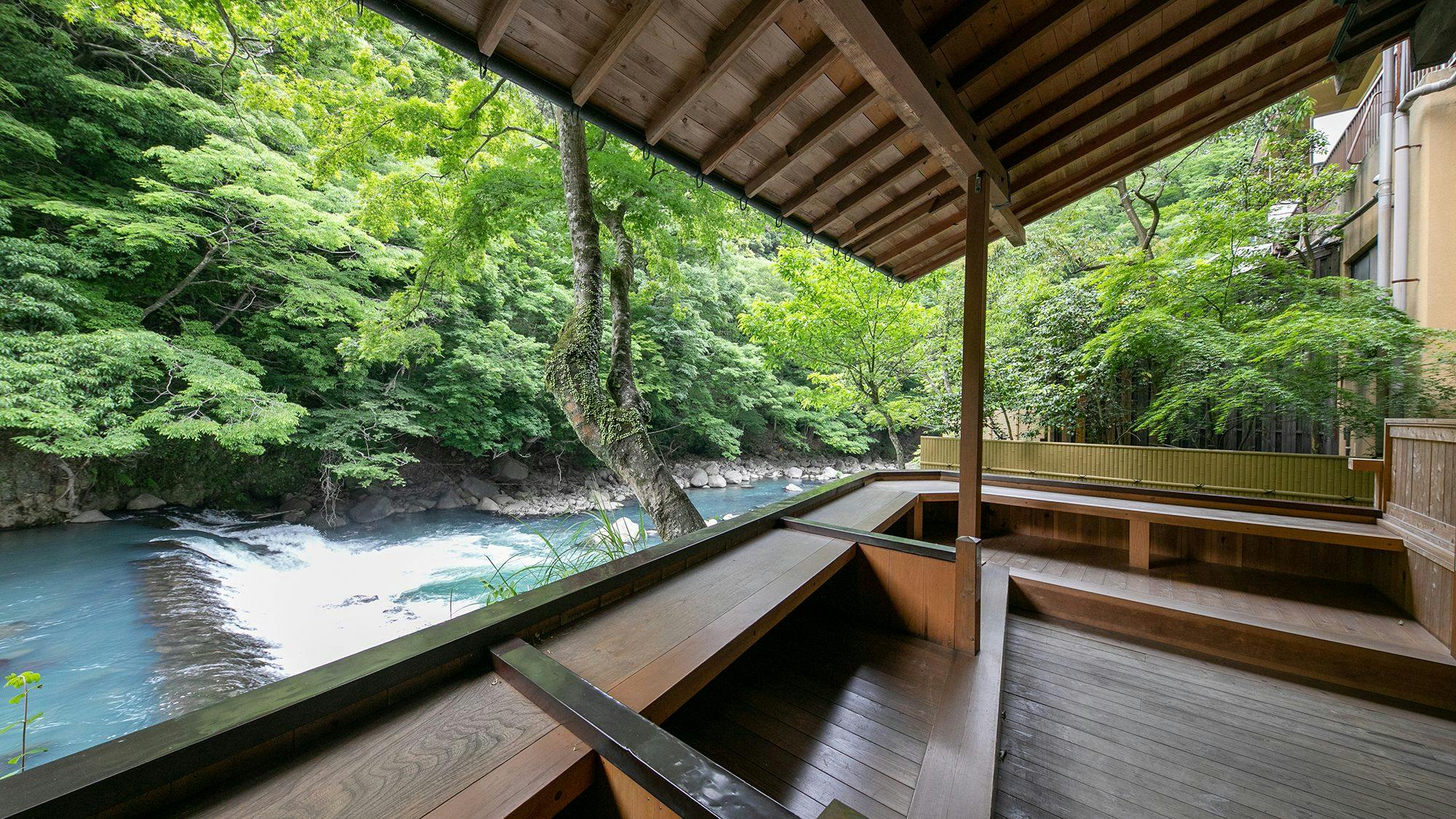 渓流沿いの敷地