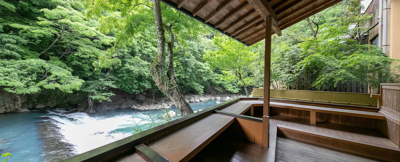 渓流沿いの敷地