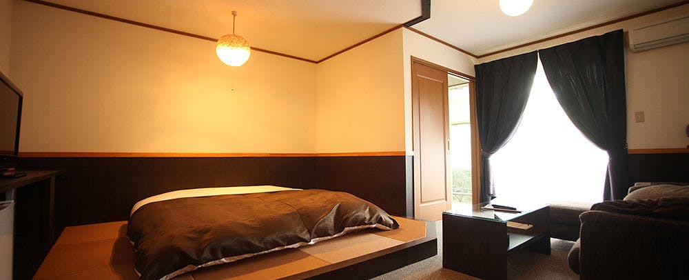 Lake Side Inn Beehive