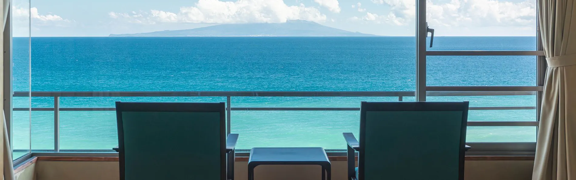 伊豆大島を正面に臨む宿 熱川館