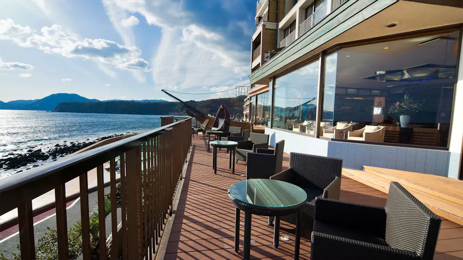 Inatori Tokai Hotel Yuen: A Scenic Hot Spring and Seafood Feast Inn