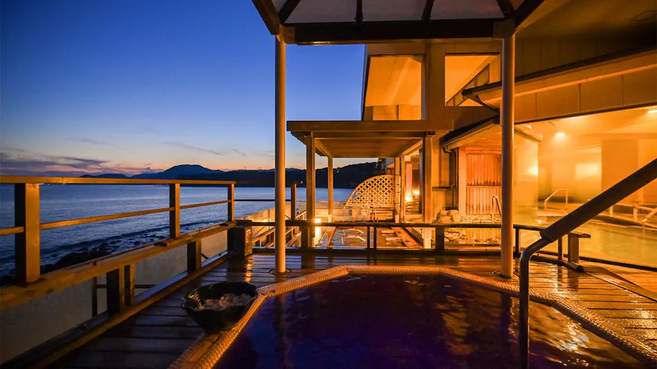 Inatori Tokai Hotel Yuen: A Scenic Hot Spring and Seafood Feast Inn