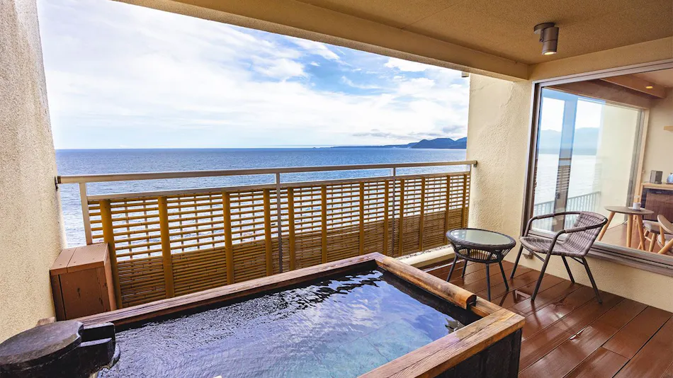 Inatori Tokai Hotel Yuen: A Scenic Hot Spring and Seafood Feast Inn