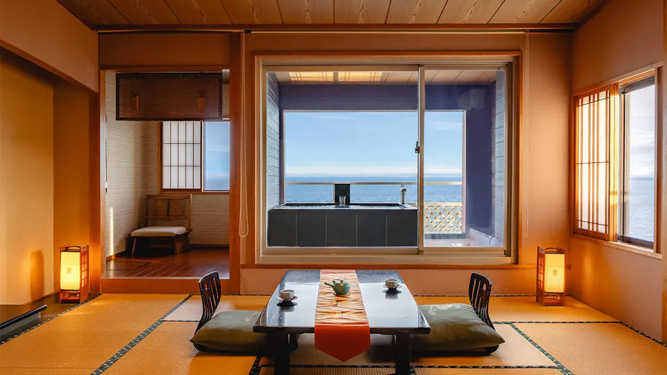 Inatori Tokai Hotel Yuen: A Scenic Hot Spring and Seafood Feast Inn