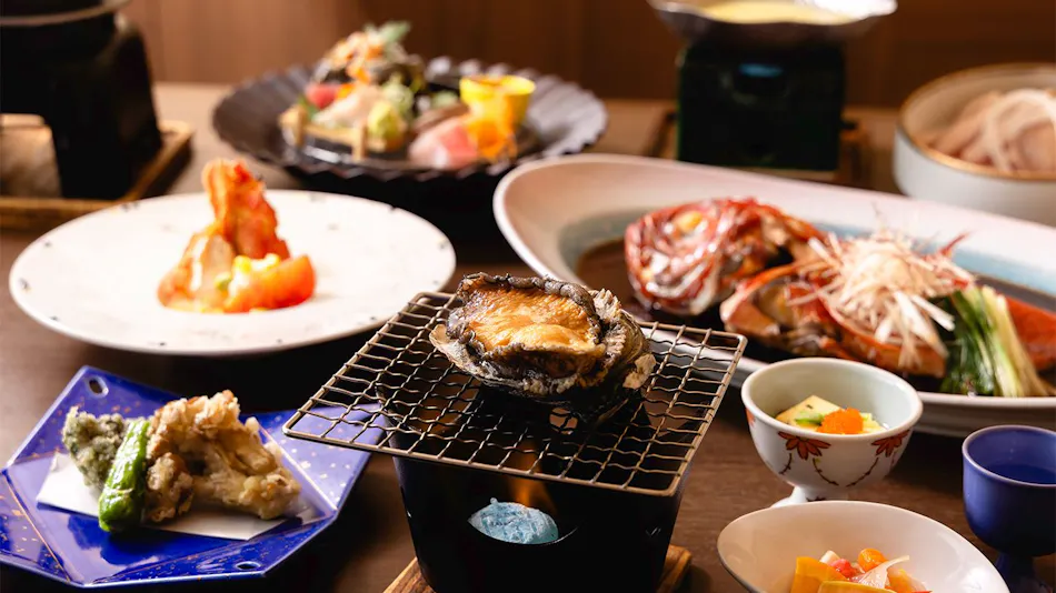 Inatori Tokai Hotel Yuen: A Scenic Hot Spring and Seafood Feast Inn