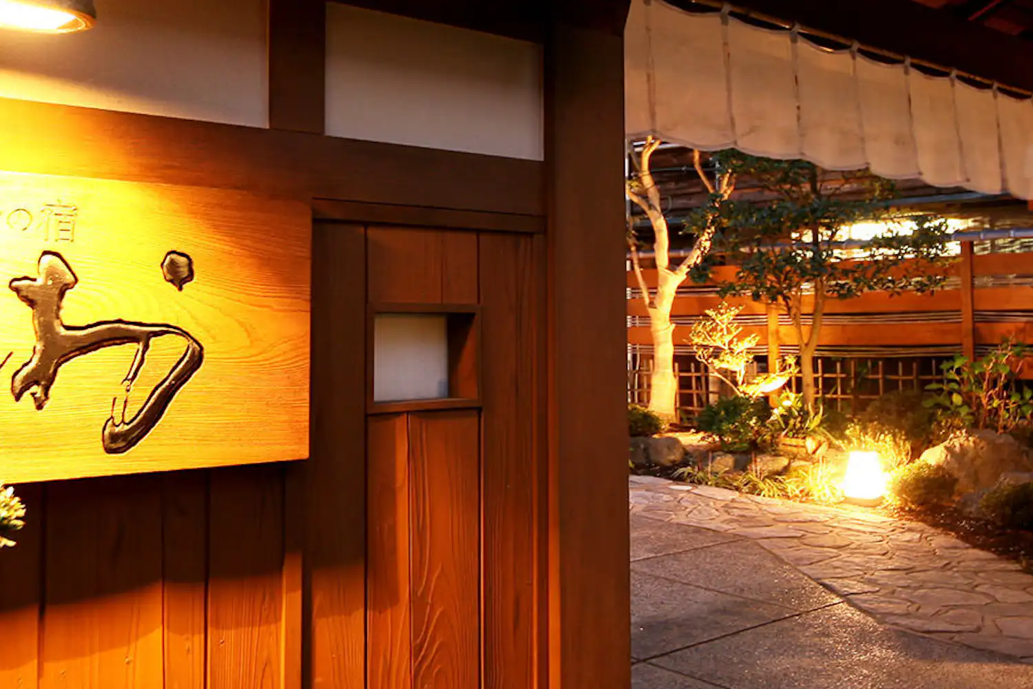 ภายนอกอาคาร