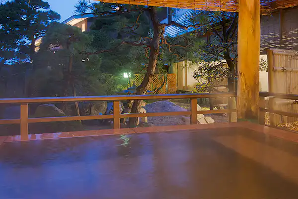 ออนเซ็นกลางแจ้ง