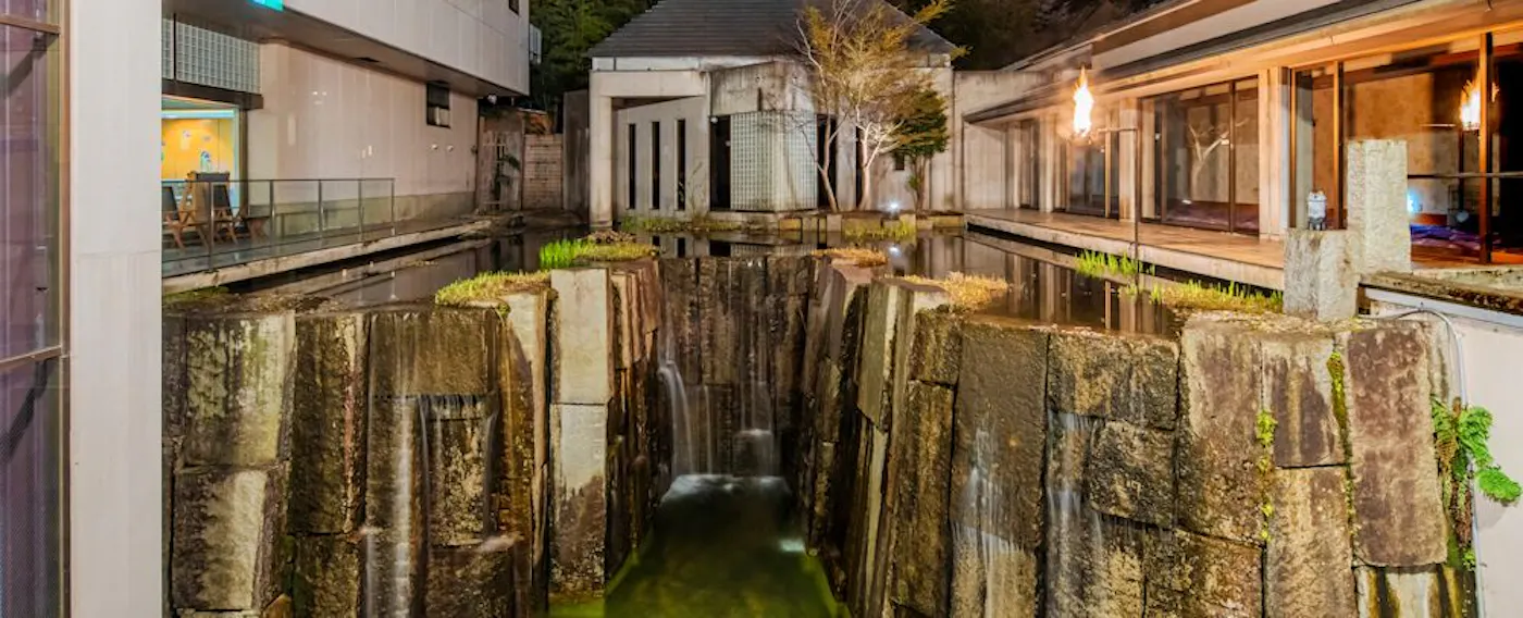 【ภายในอาคาร】ลานกลาง