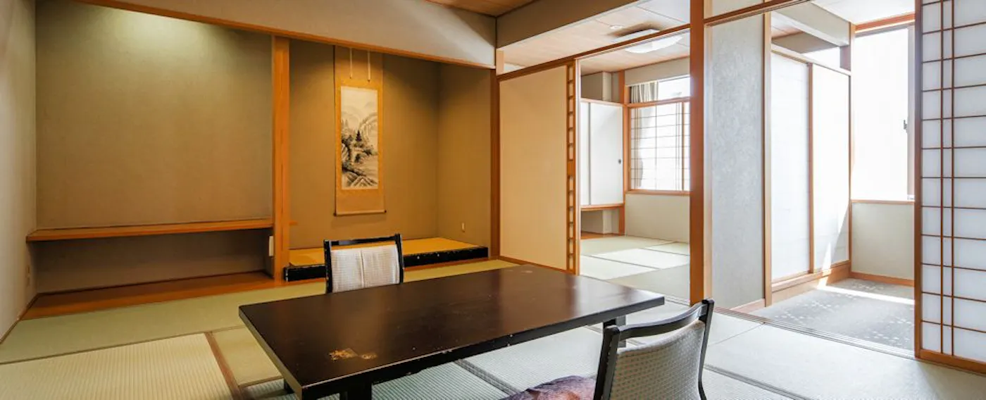 【ห้องพัก】ปลอดบุหรี่【พื้นฐานแบบญี่ปุ่น】10 เสื่อ + 4.5 เสื่อ + ระเบียงกว้าง