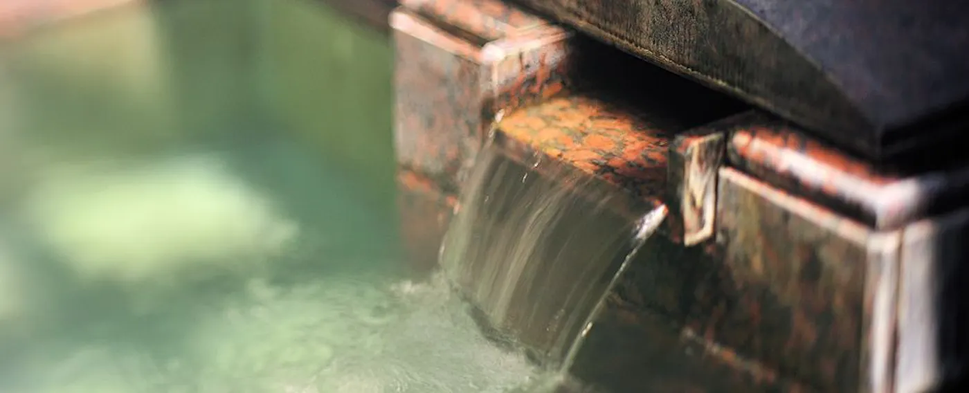 【ห้องอาบน้ำ】น้ำพุร้อนแท้ที่ไหลจากแหล่งธรรมชาติ.