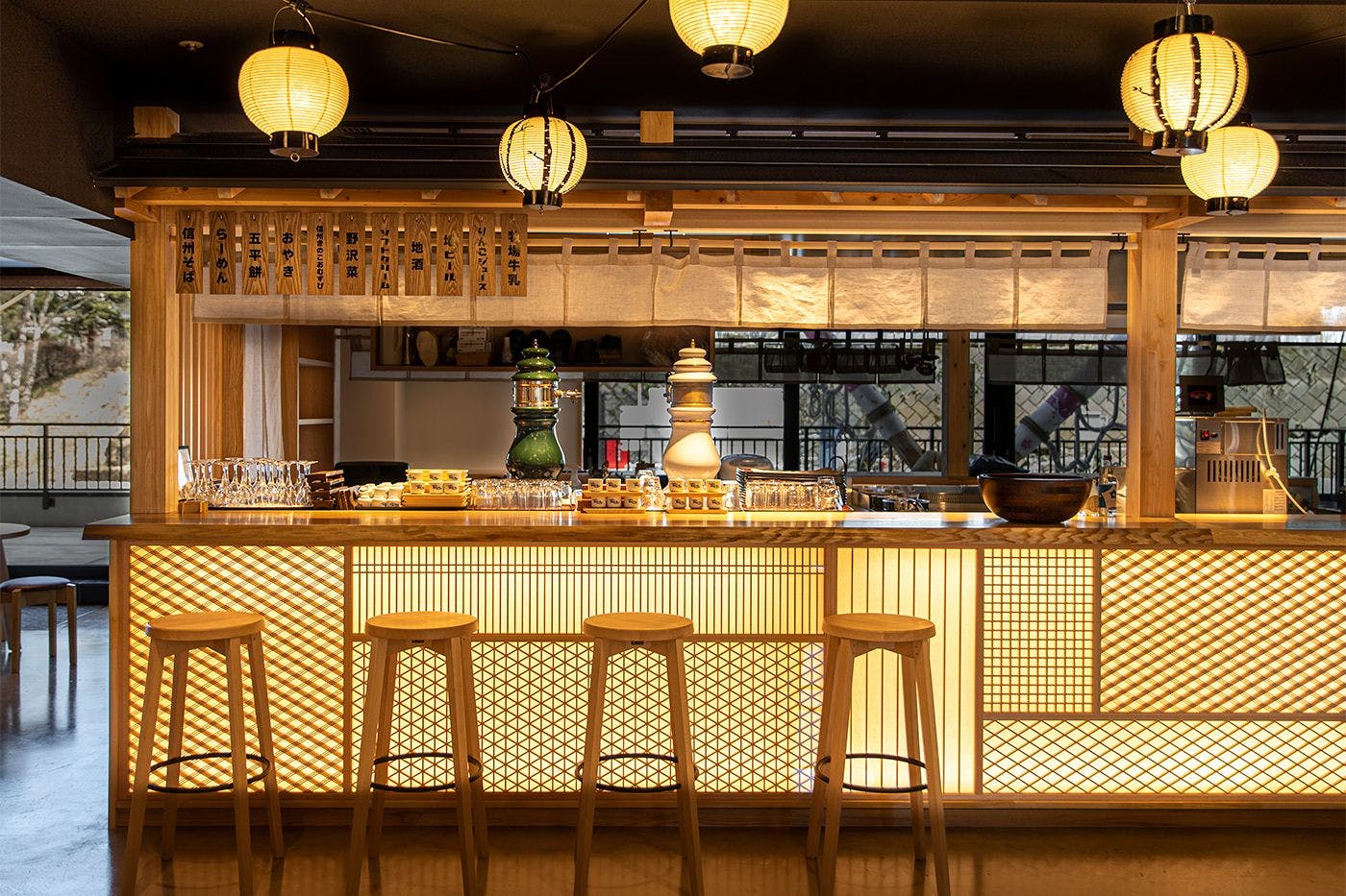 屋内型温泉街　しらかば仲見世