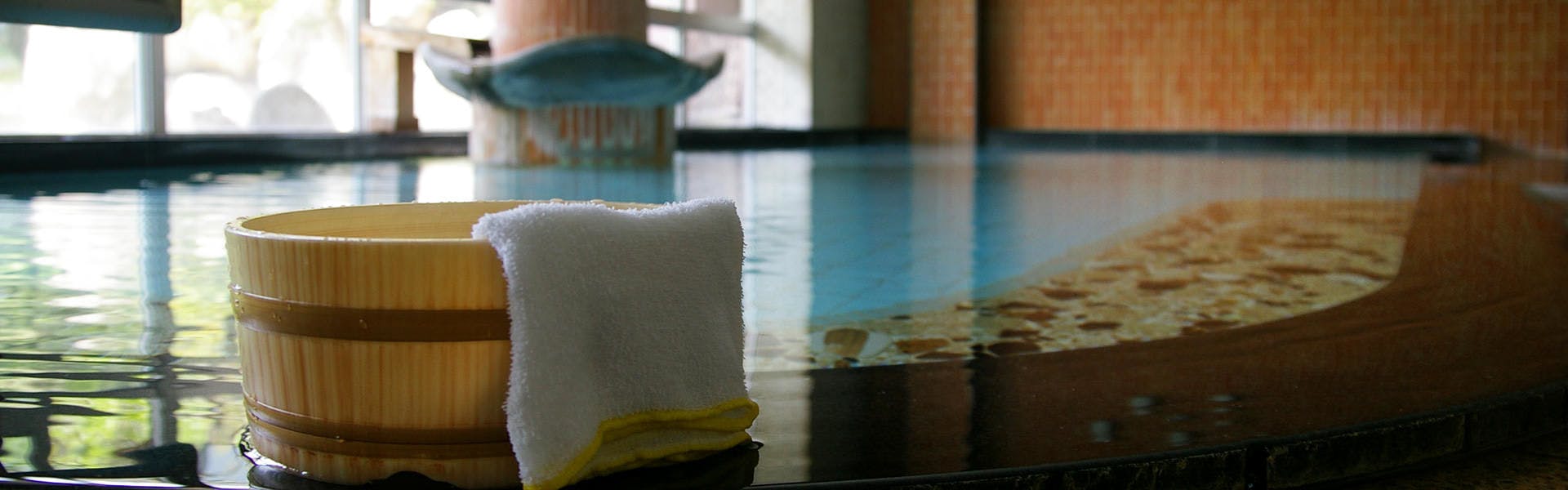 Suối nước nóng