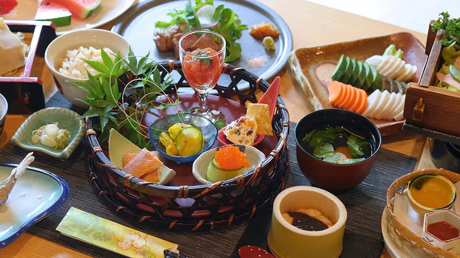 The Abode of Okinato and Ouna: Taketori Monogatari Inn