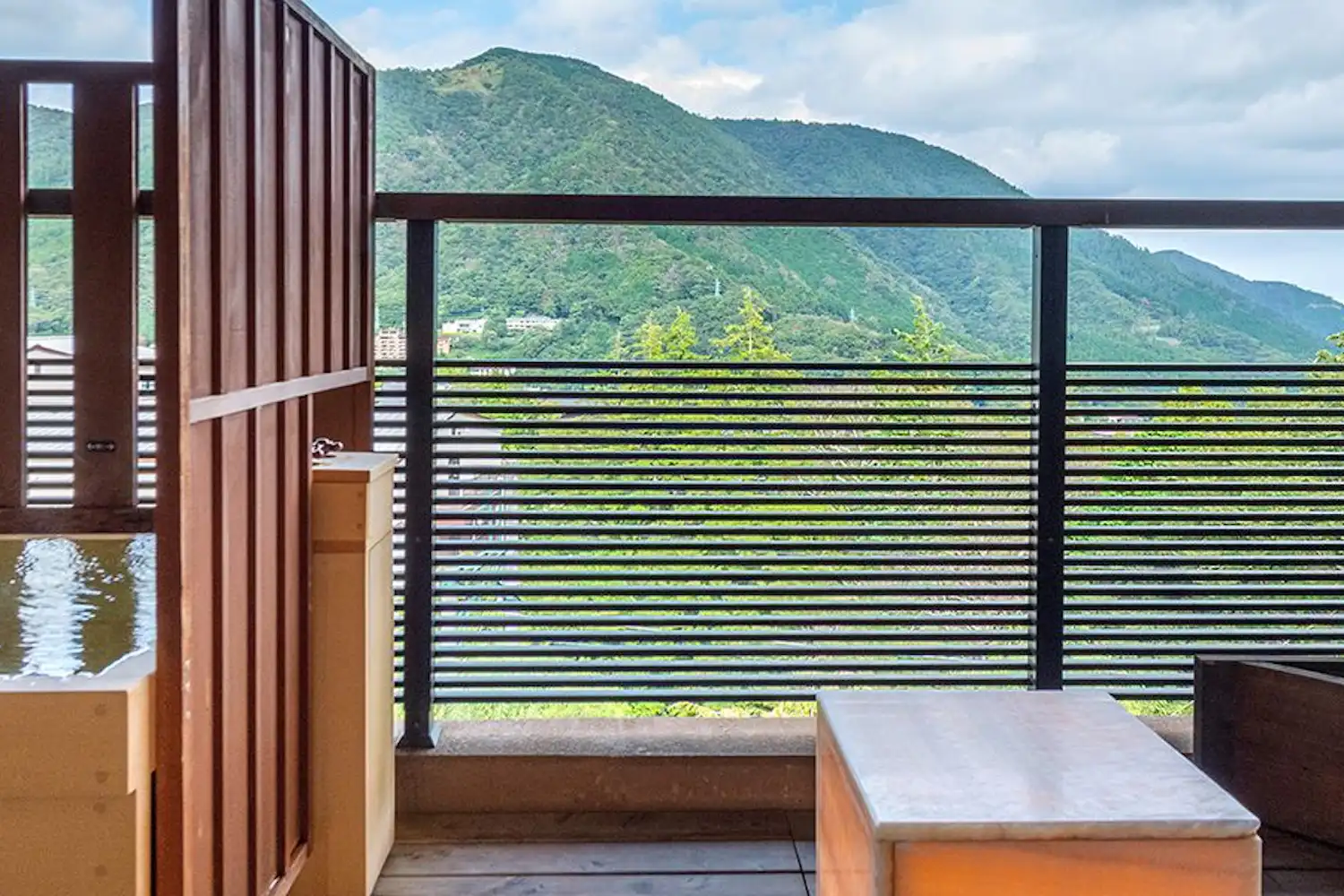 ห้องอาบน้ำกลางแจ้งส่วนตัว