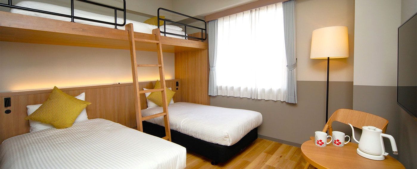 コーラルロフト：ファミリー、グループにおすすめのロフトベッドが完備された客室。