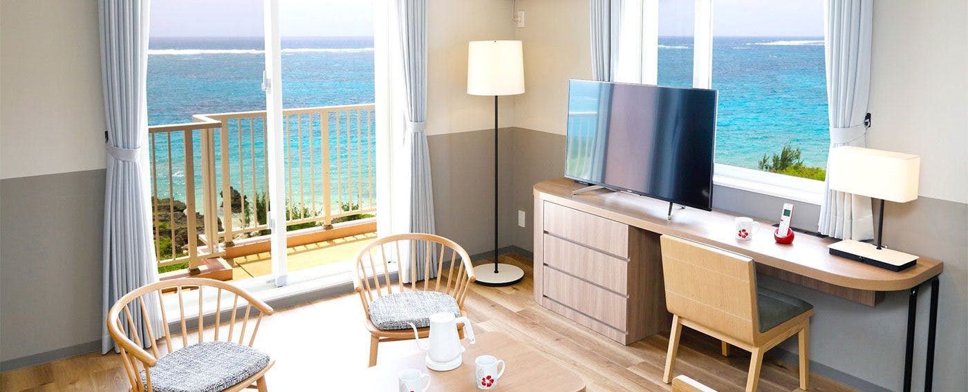 コーラルバルコニー：海を望むことができる、テラス付のツインルーム。