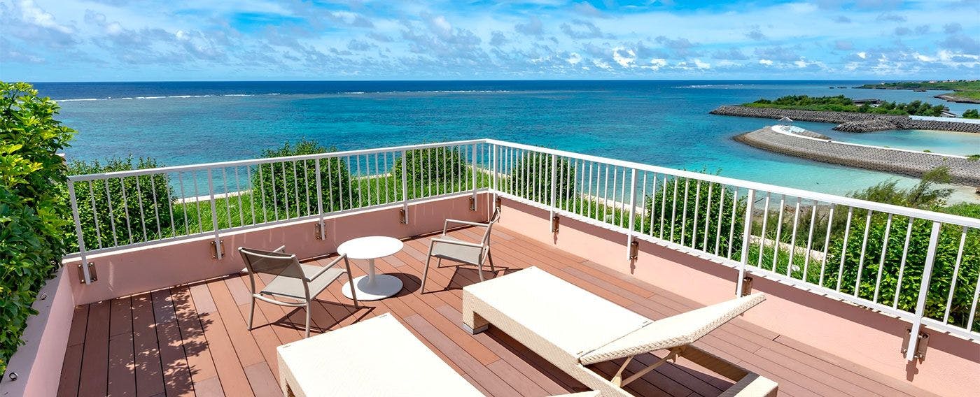 コーラルオーシャン：海やリゾートを見渡すことができる、最上階のテラス付き客室。