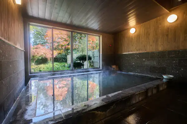 ออนเซ็นกลางแจ้งสำหรับผู้ชาย