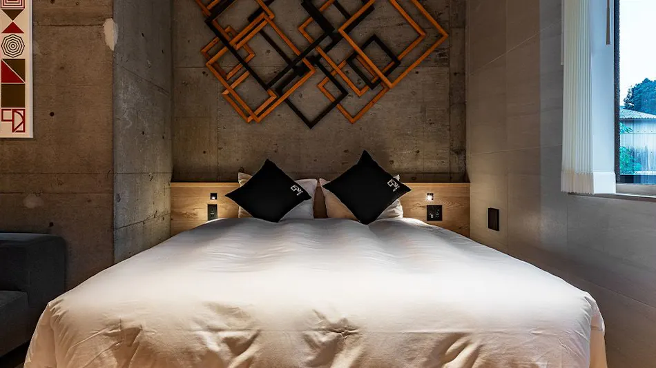 1HOTEL