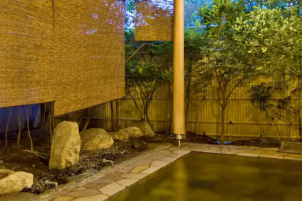 บ่อน้ำพุร้อนกลางแจ้ง