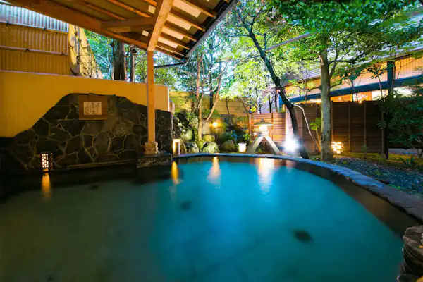 ออนเซ็นกลางแจ้ง