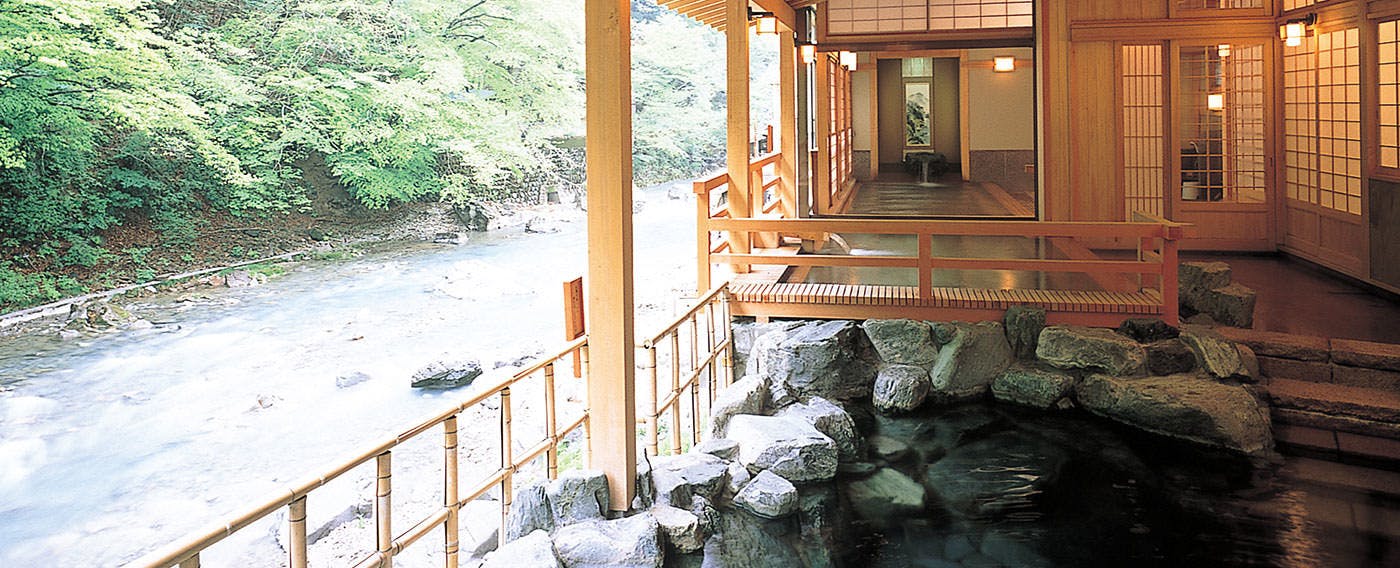 ออนเซ็นกลางแจ้งแม่น้ำชิมะ