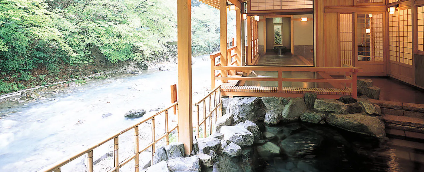 ออนเซ็นกลางแจ้งแม่น้ำชิมะ